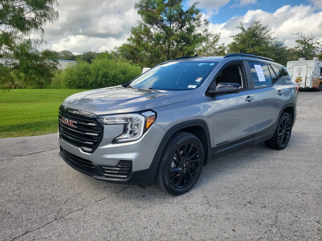 Used 2024 GMC Terrain SLE w/ Driver Convenience Package FWD image 31