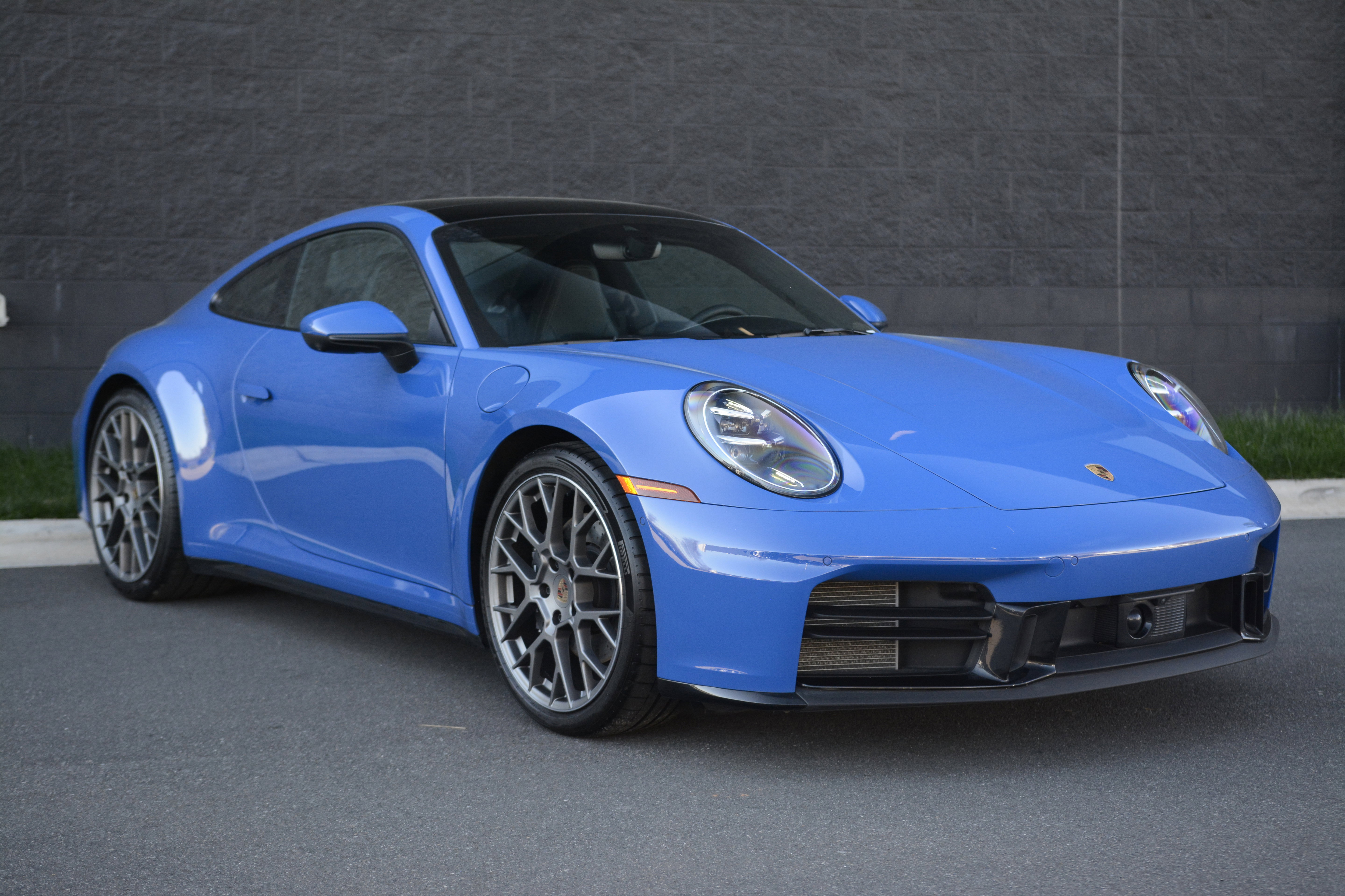 Certified 2025 Porsche 911 Carrera RWD image 9