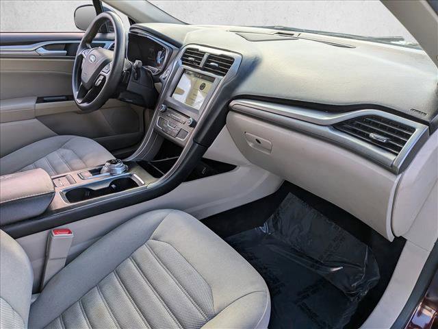Used 2017 Ford Fusion SE w/ Fusion SE Technology Package image 20