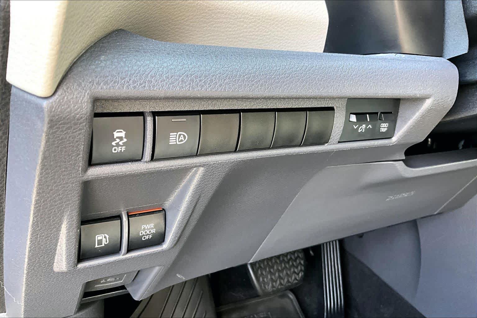 Used 2021 Toyota Sienna XLE FWD image 33