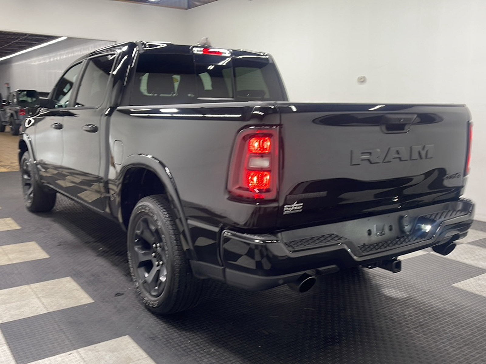 Used 2025 RAM 1500 Big Horn AWD/4WD image 16