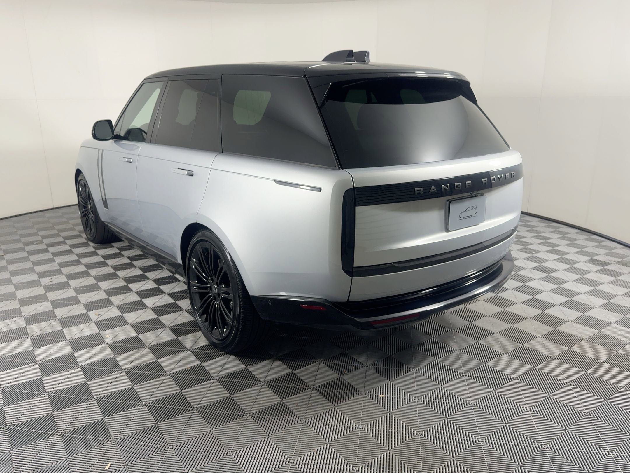 New 2025 Land Rover Range Rover SE image 26