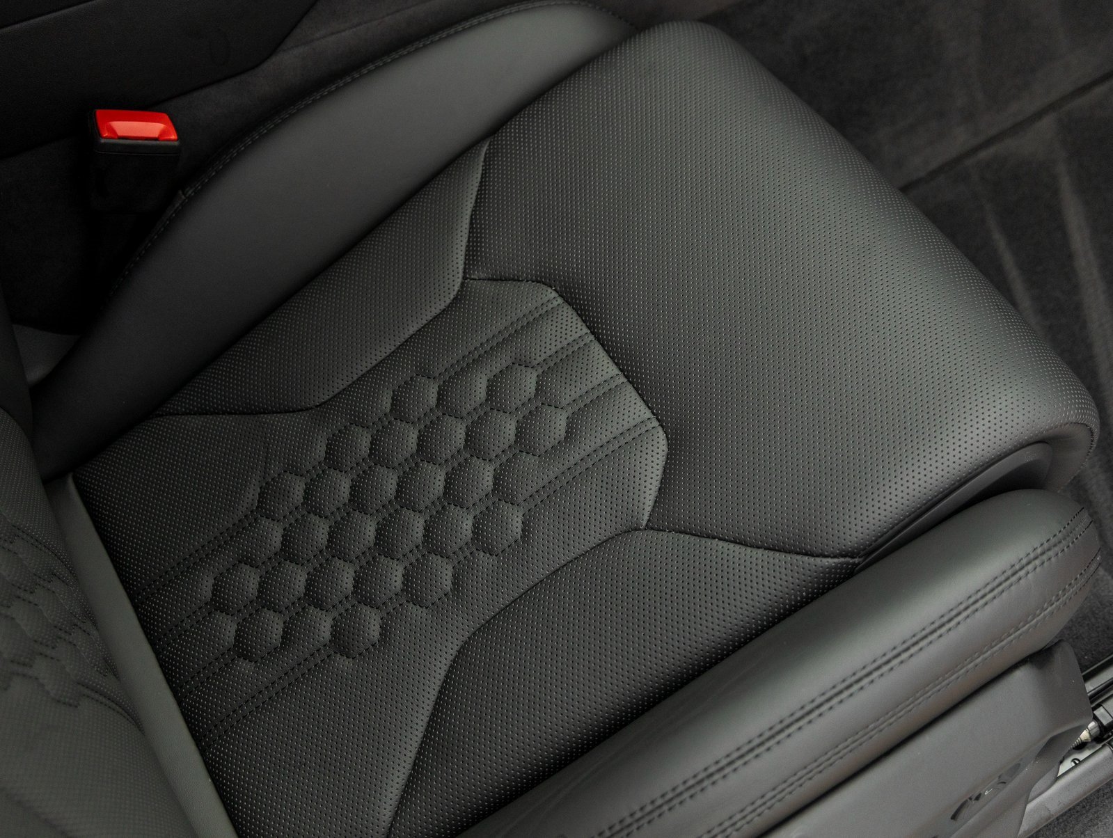 Used 2025 Lamborghini Urus SE image 39