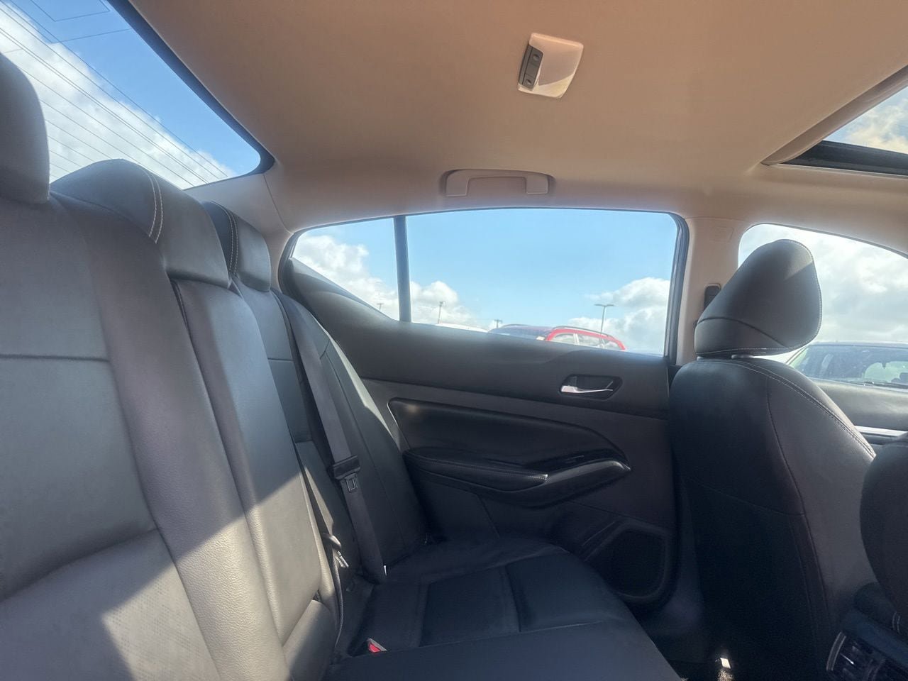 Used 2023 Nissan Altima 2.5 SL FWD image 31
