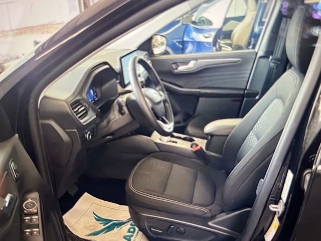 Used 2025 Ford Escape Active w/ Active Premium Tech Pack FWD image 12