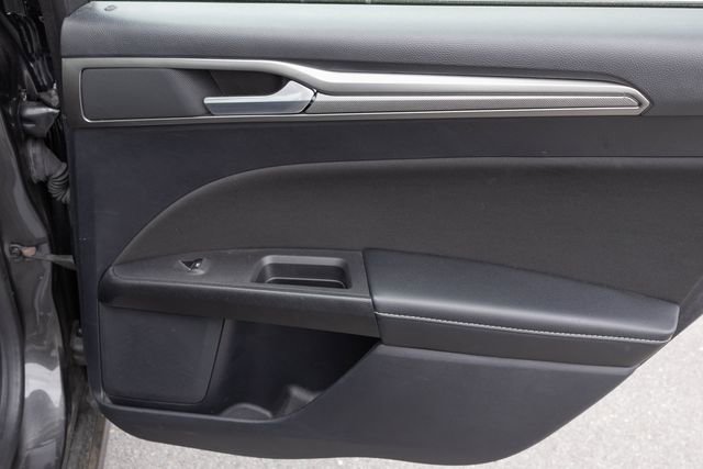 Used 2019 Ford Fusion SE image 18
