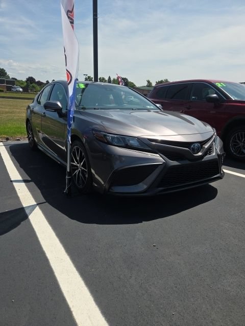 Used 2023 Toyota Camry SE w/ Cold Weather Package FWD image 3