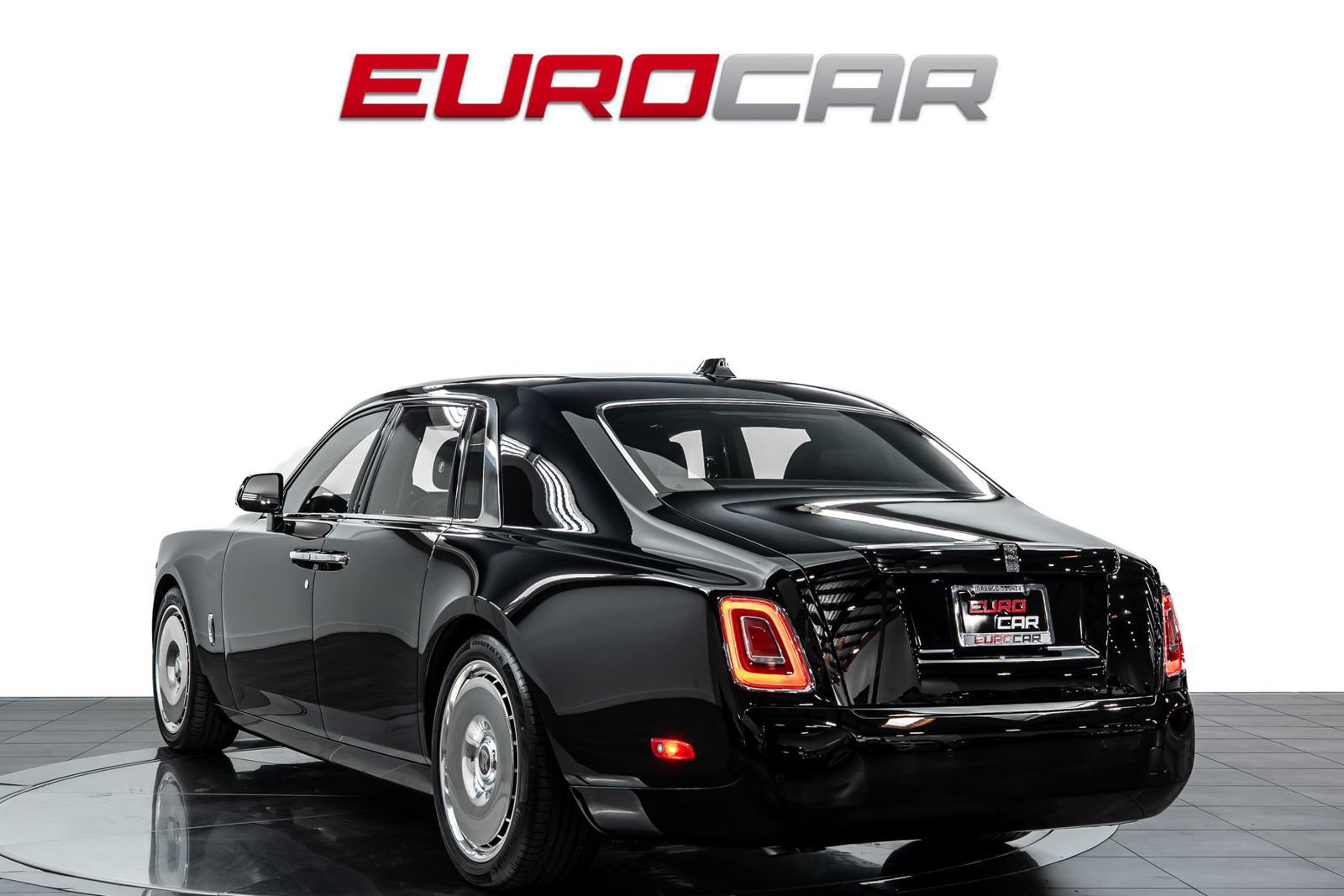 Used 2022 Rolls-Royce Phantom Sedan RWD image 4