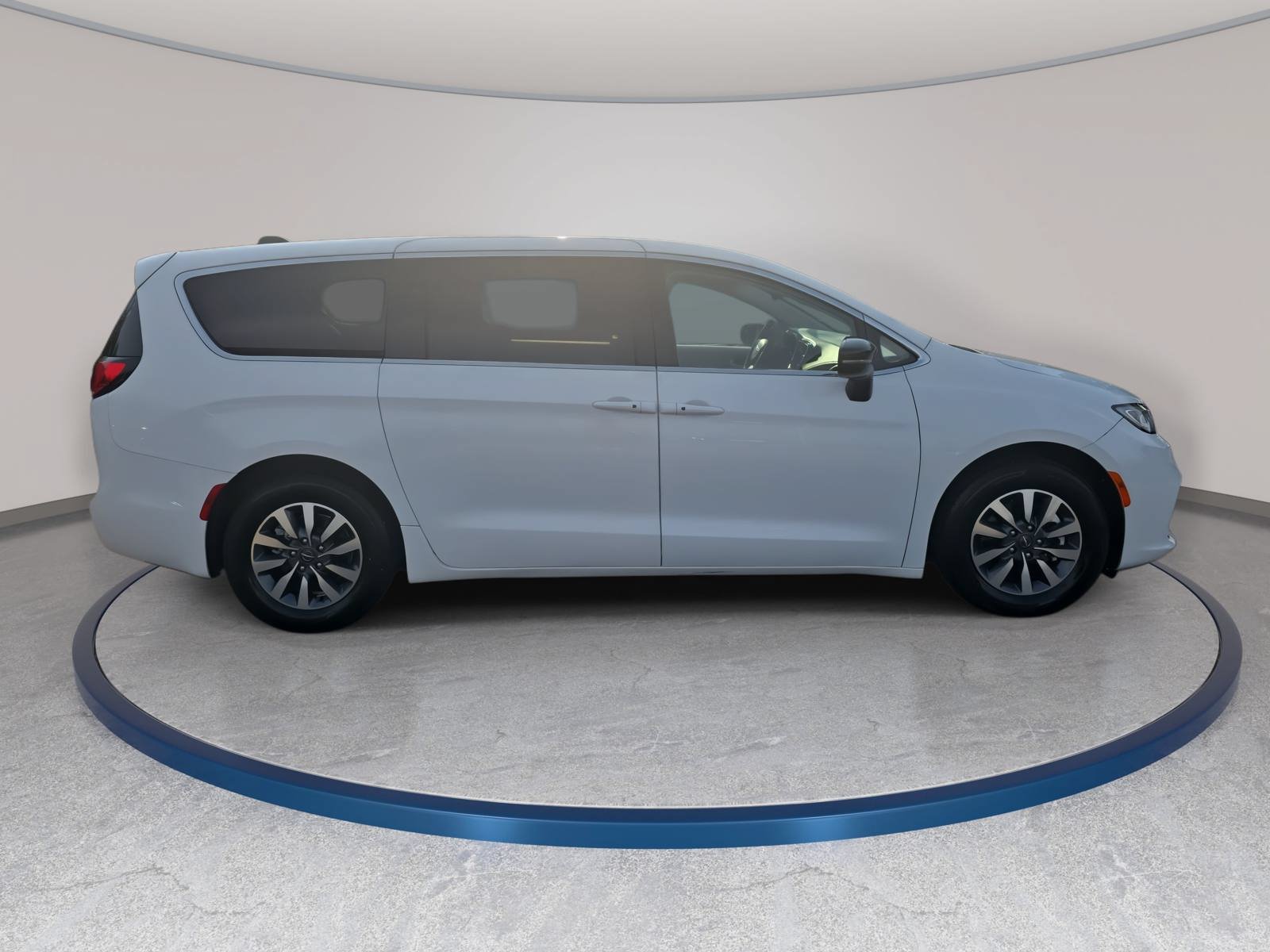 Used 2024 Chrysler Pacifica Limited FWD image 4