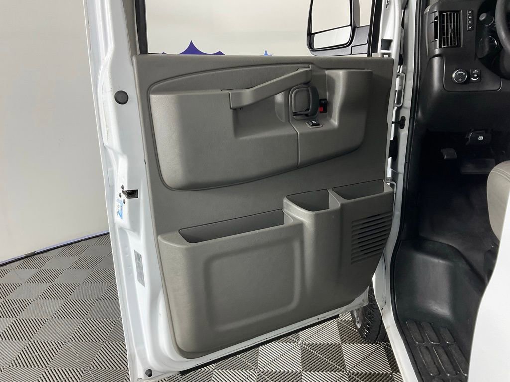 Used 2021 GMC Savana 2500 Extended RWD image 12
