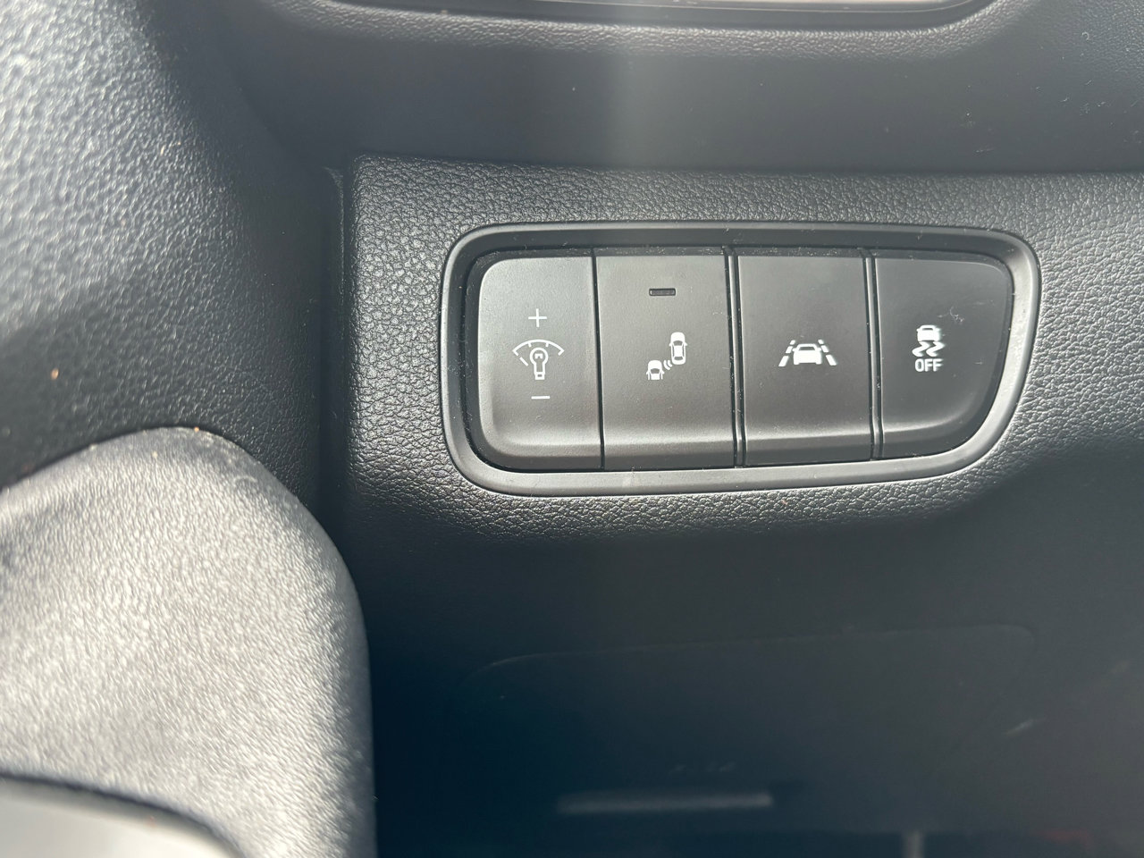 Used 2019 Hyundai Santa Fe SEL image 16