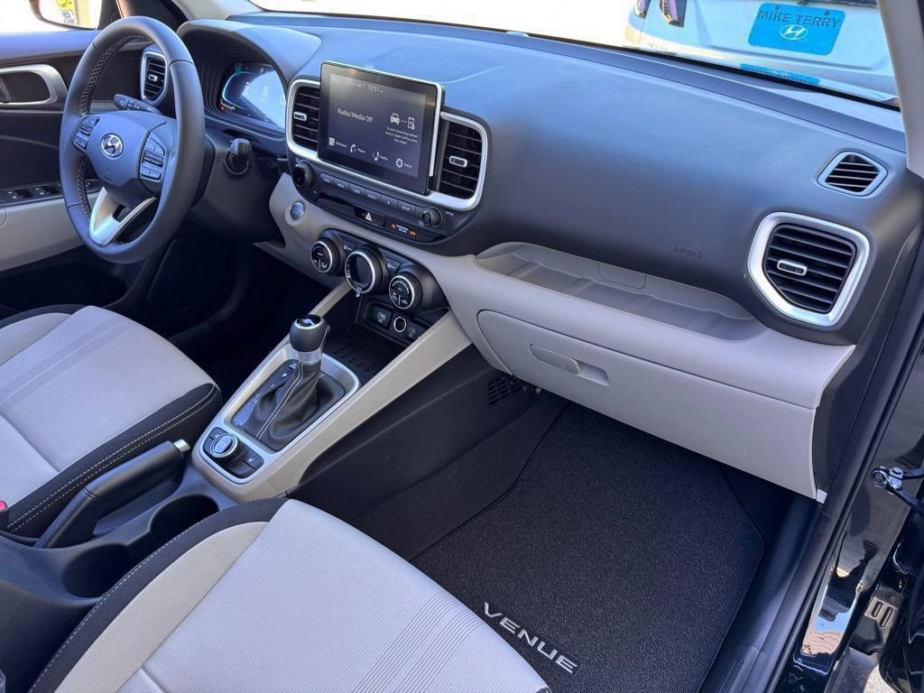 New 2026 Hyundai Venue SEL FWD image 16