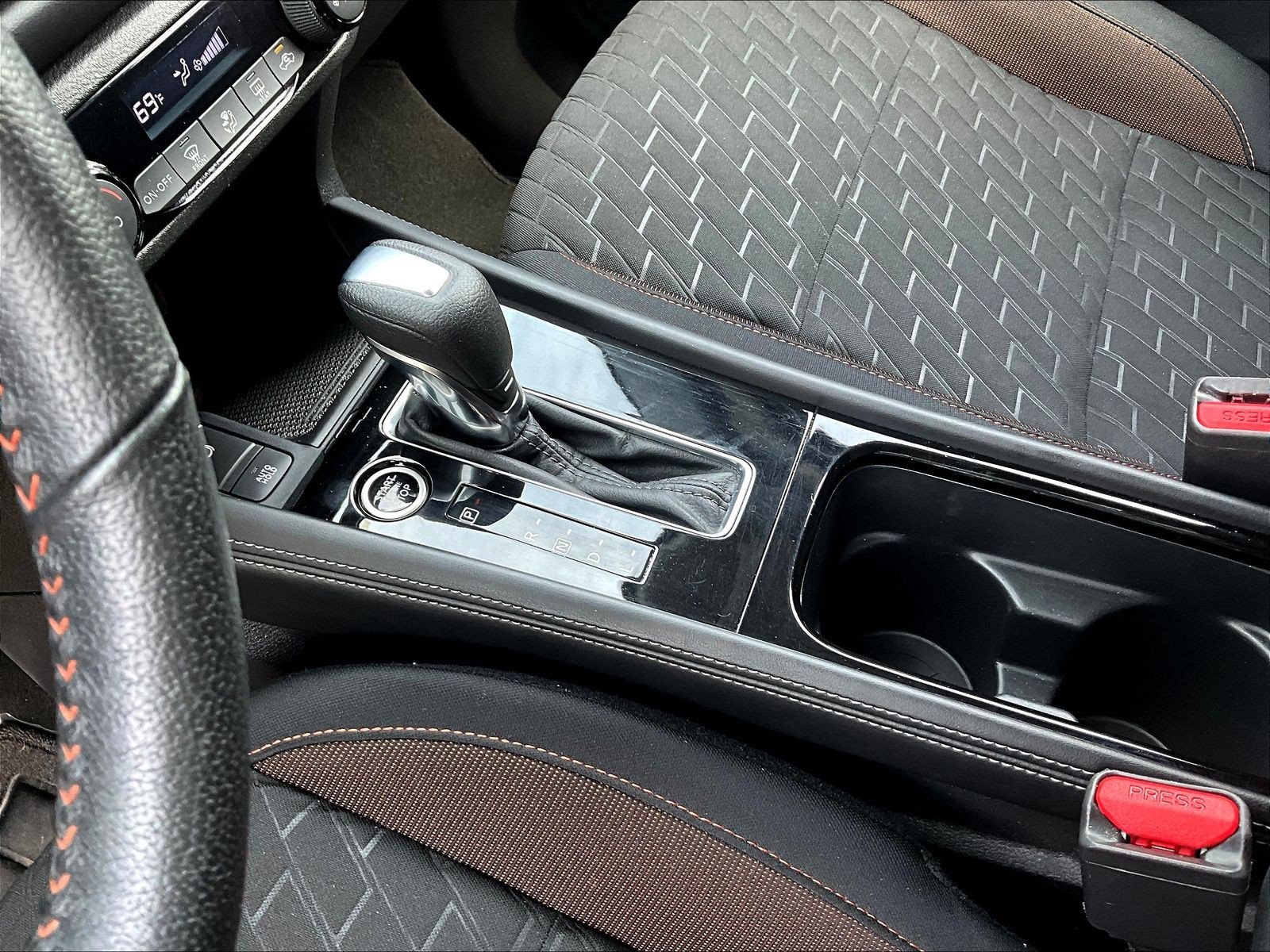 Used 2022 Nissan Kicks SR w/ Interior Electronics Package FWD image 18