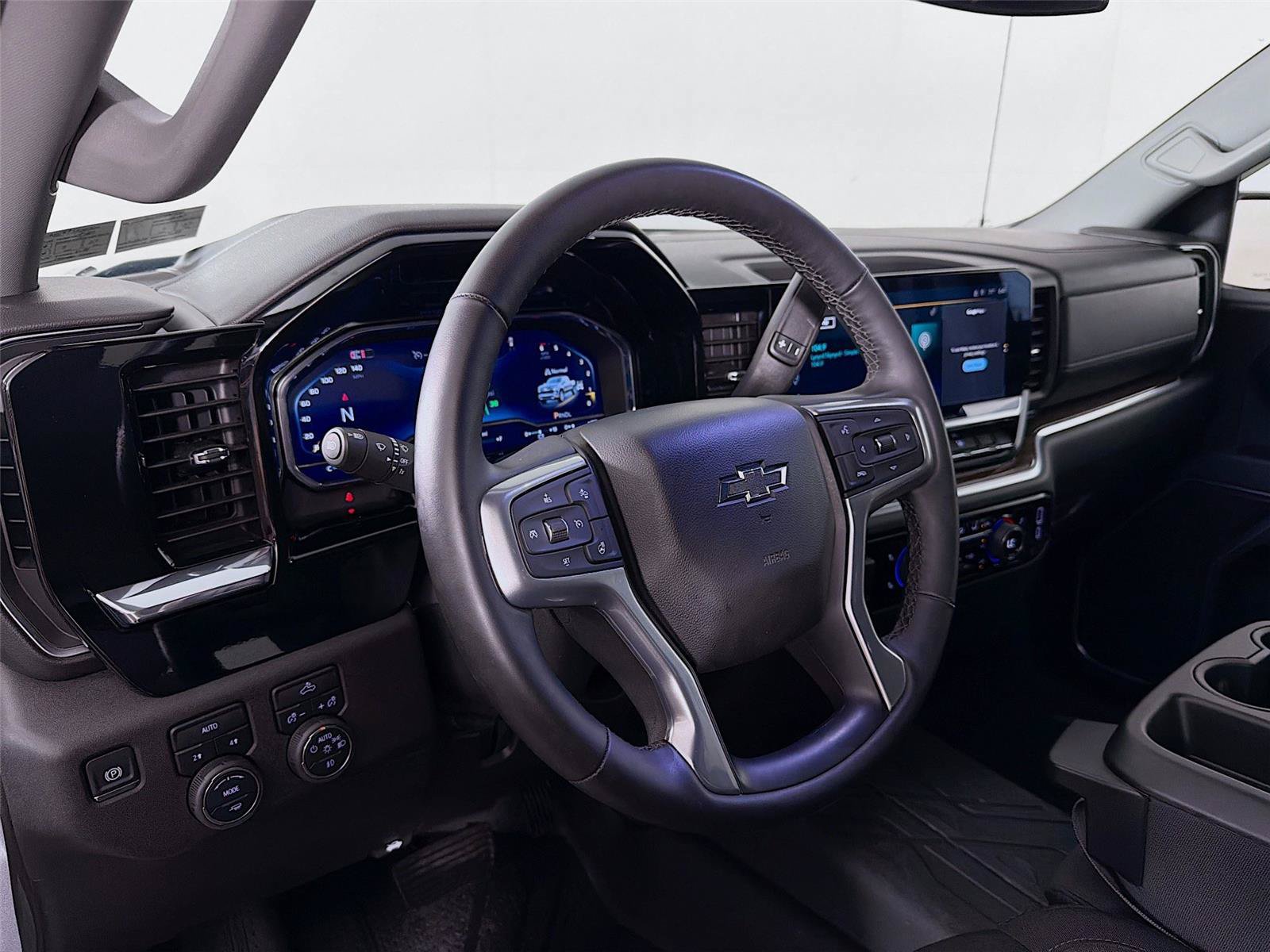 Used 2025 Chevrolet Silverado 1500 RST w/ Dark Appearance Package AWD/4WD image 16