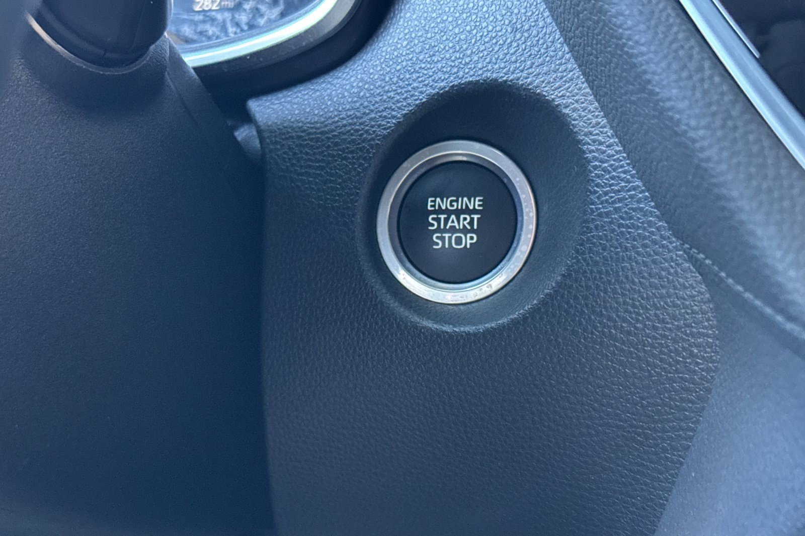 Used 2023 Toyota Corolla Cross XLE w/ Convenience Package FWD image 17