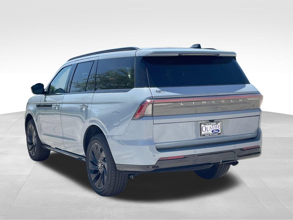 New 2026 Lincoln Navigator Reserve w/ Jet Appearance Package AWD/4WD image 3