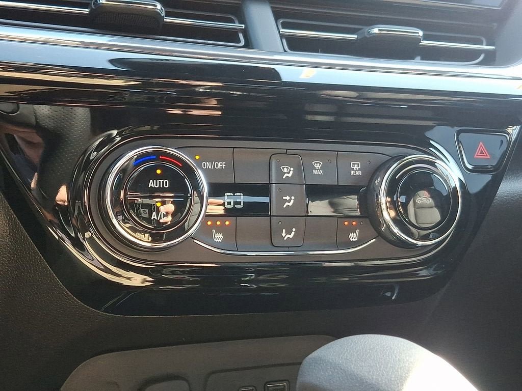 New 2026 Chevrolet Trax RS w/ Sunroof Package FWD image 16