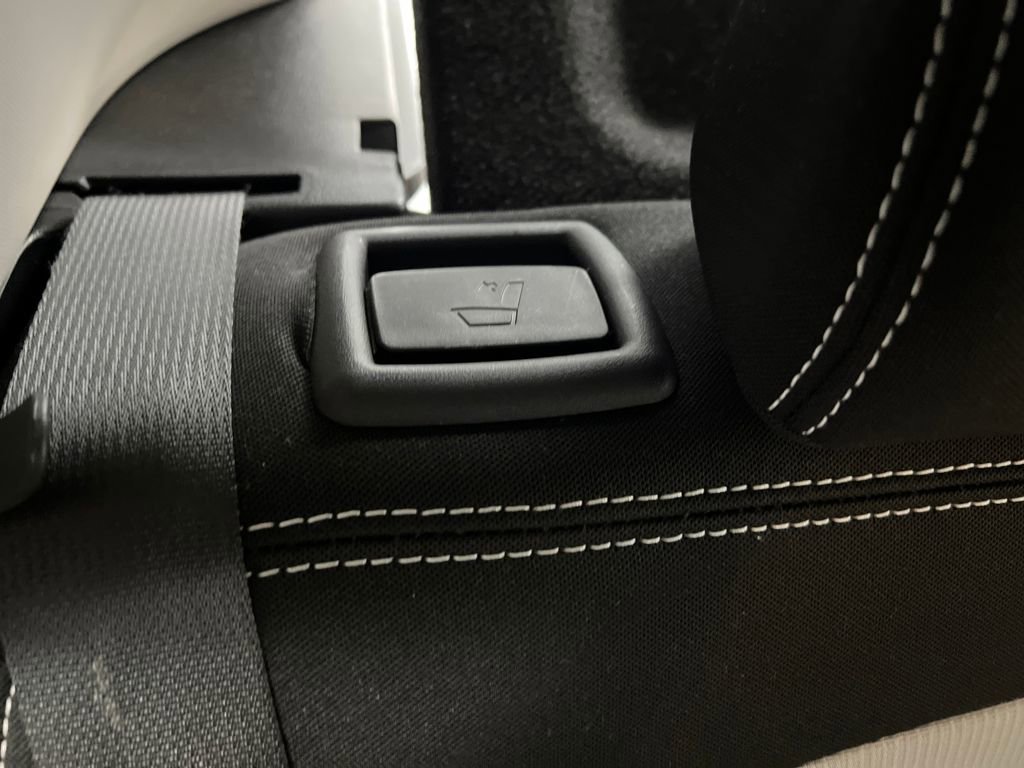 Used 2025 Hyundai Venue SEL image 18