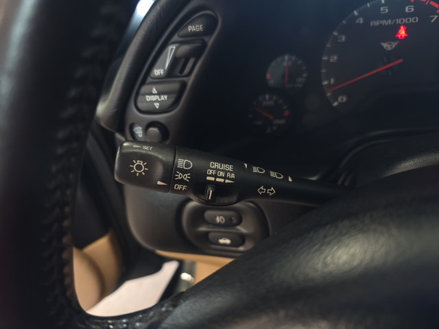 Used 2000 Chevrolet Corvette Coupe w/ Memory Pkg RWD image 15
