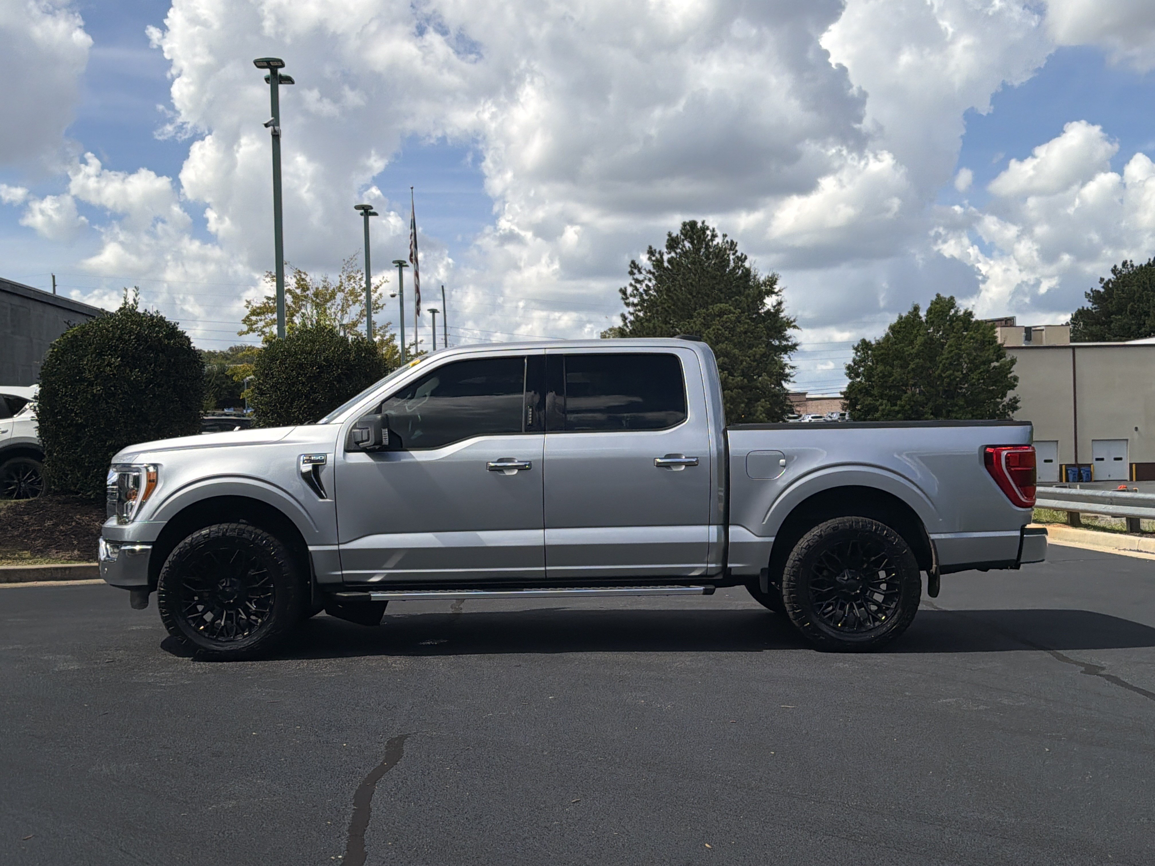 Used 2022 Ford F150 XLT w/ Equipment Group 302A High RWD image 11