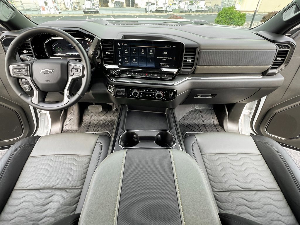 Used 2024 Chevrolet Silverado 2500 ZR2 w/ Technology Package image 4