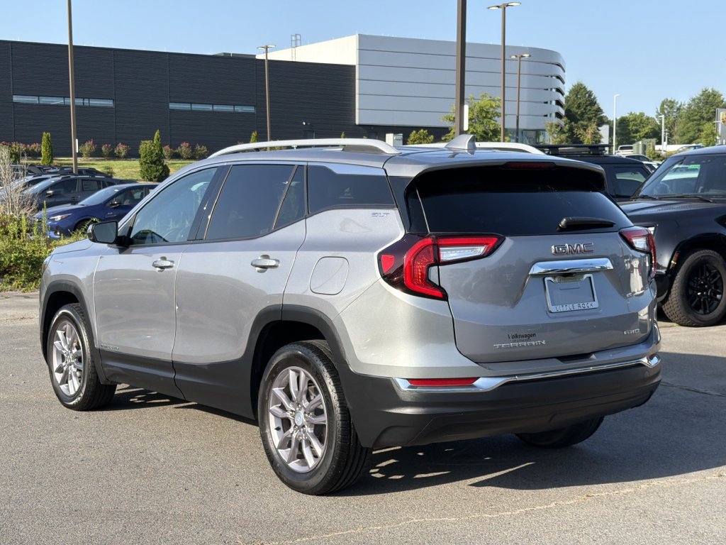 Used 2024 GMC Terrain SLT AWD/4WD image 3