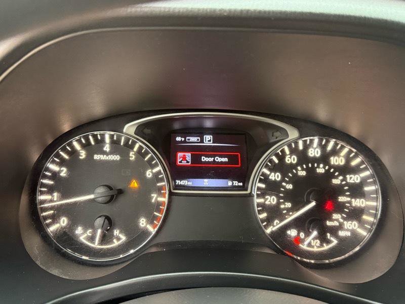 Used 2019 Nissan Pathfinder S image 12