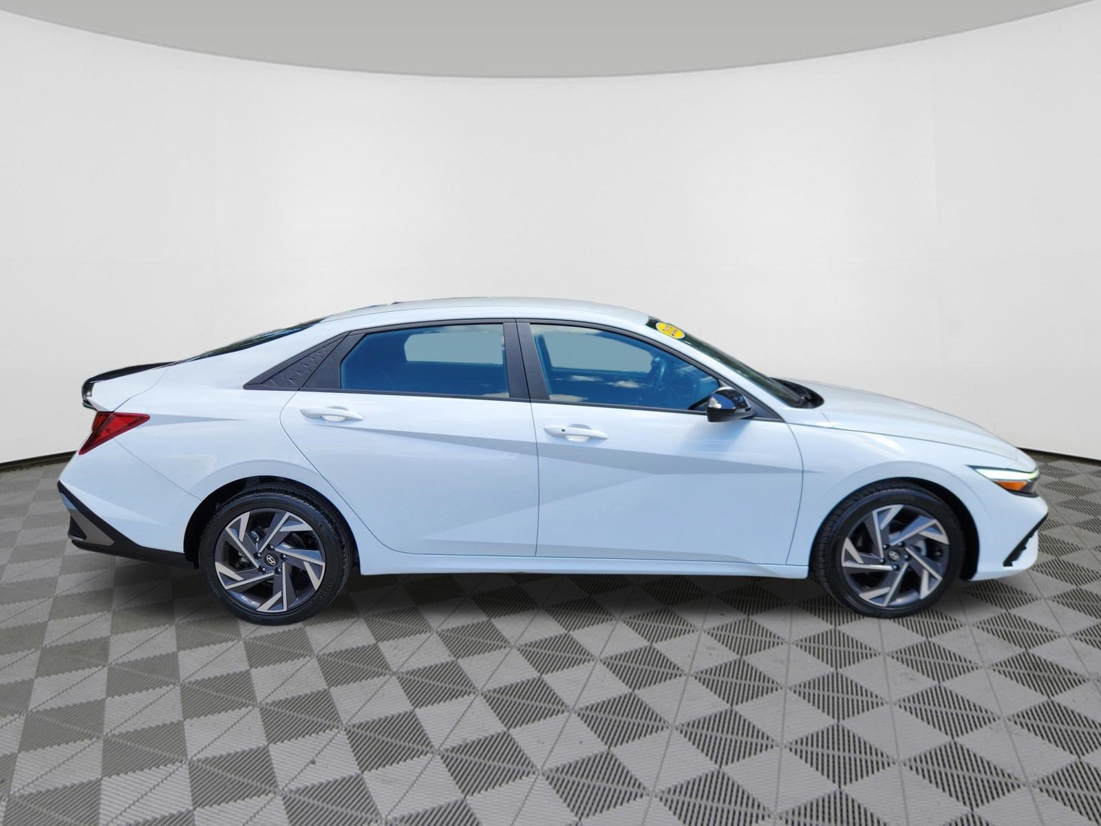Certified 2025 Hyundai Elantra Sport w/ Cargo Package FWD image 6