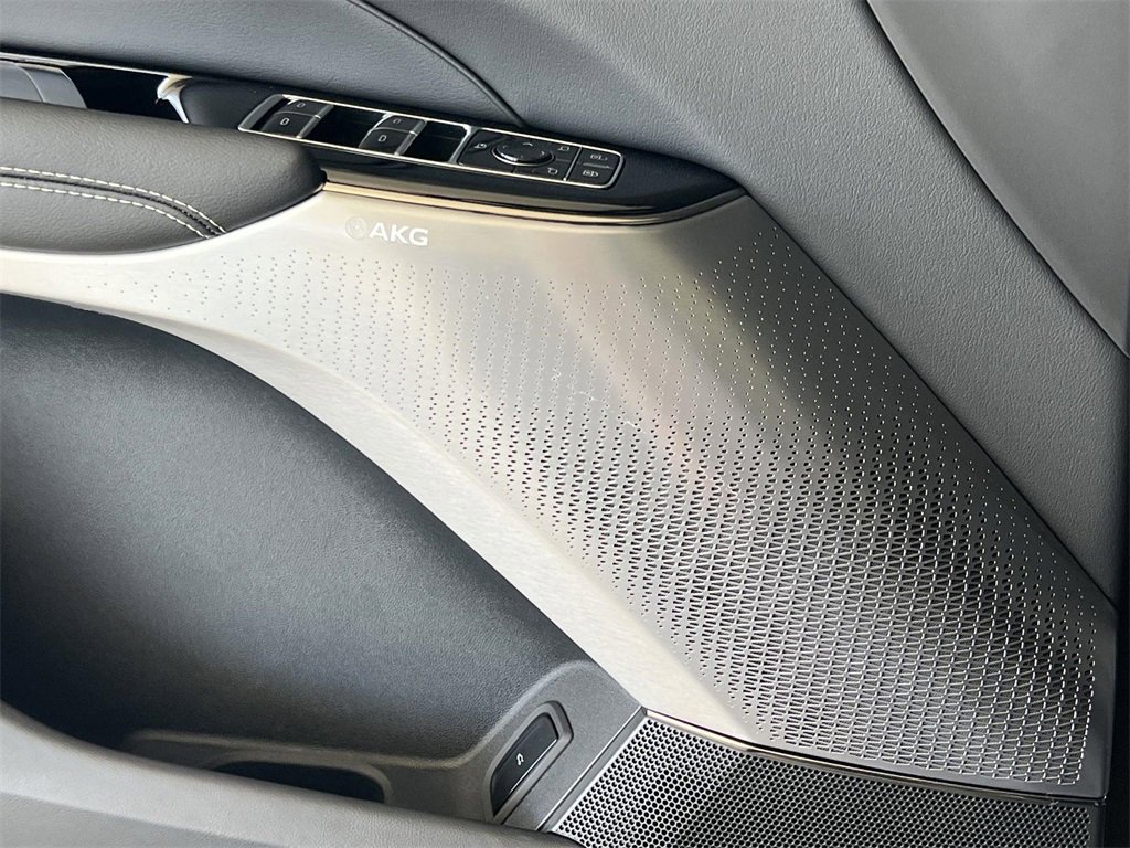 New 2026 Cadillac Lyriq V image 24