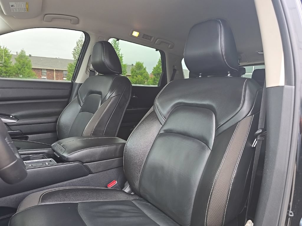 Used 2023 Nissan Pathfinder SL w/ Lighting Package (N92) FWD image 16