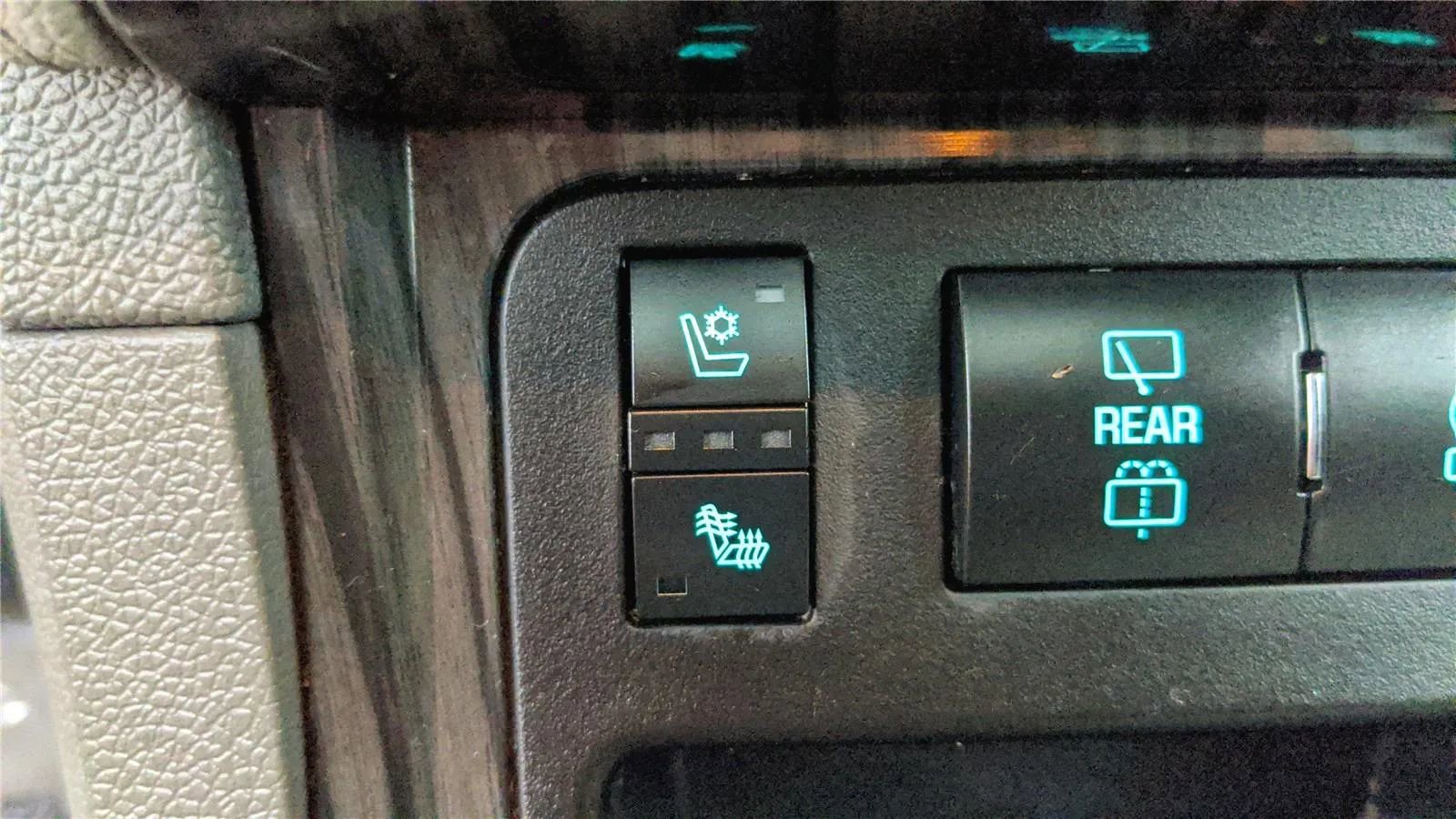 Used 2014 Chevrolet Traverse LTZ AWD/4WD image 23