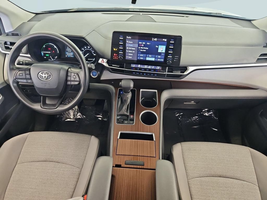 Used 2024 Toyota Sienna LE FWD image 22