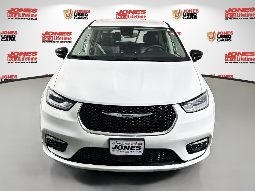 Used 2024 Chrysler Pacifica Touring-L FWD image 11