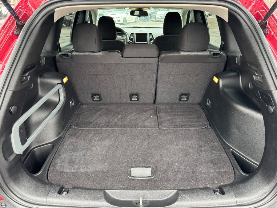 Used 2014 Jeep Cherokee Latitude FWD image 17