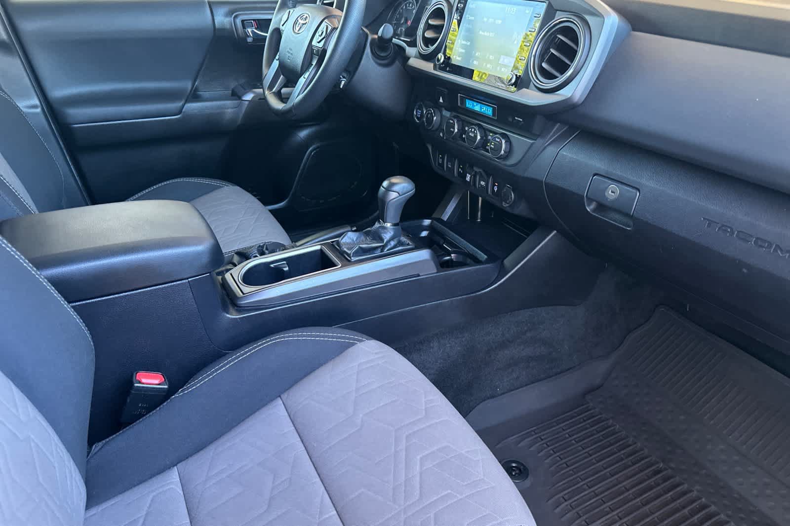 Used 2021 Toyota Tacoma TRD Off-Road w/ Technology Package AWD/4WD image 16