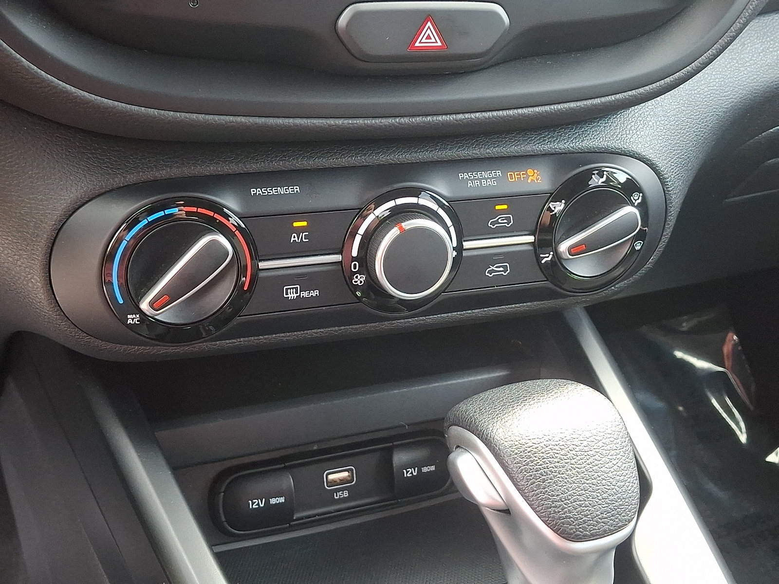 Certified 2025 Kia Soul LX w/ LX Technology Package FWD image 15