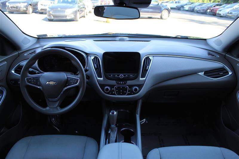 Used 2020 Chevrolet Malibu LT FWD image 13
