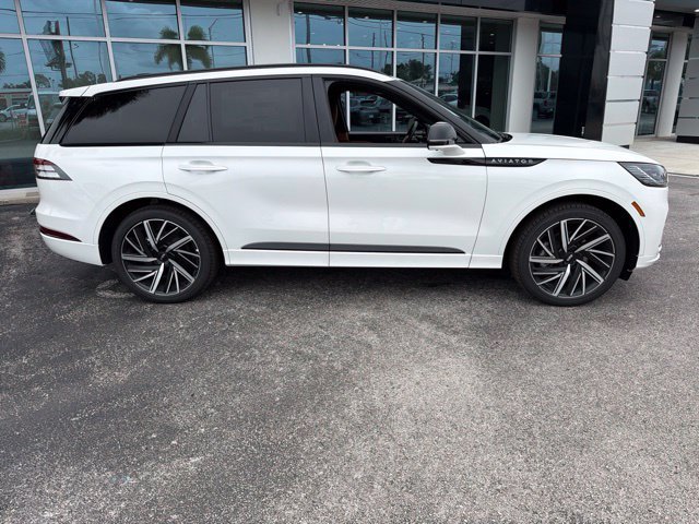 New 2026 Lincoln Aviator Black Label w/ Jet Appearance Package AWD/4WD image 8