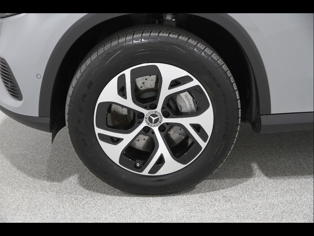 Used 2025 Mercedes-Benz GLC 350e 4MATIC image 23