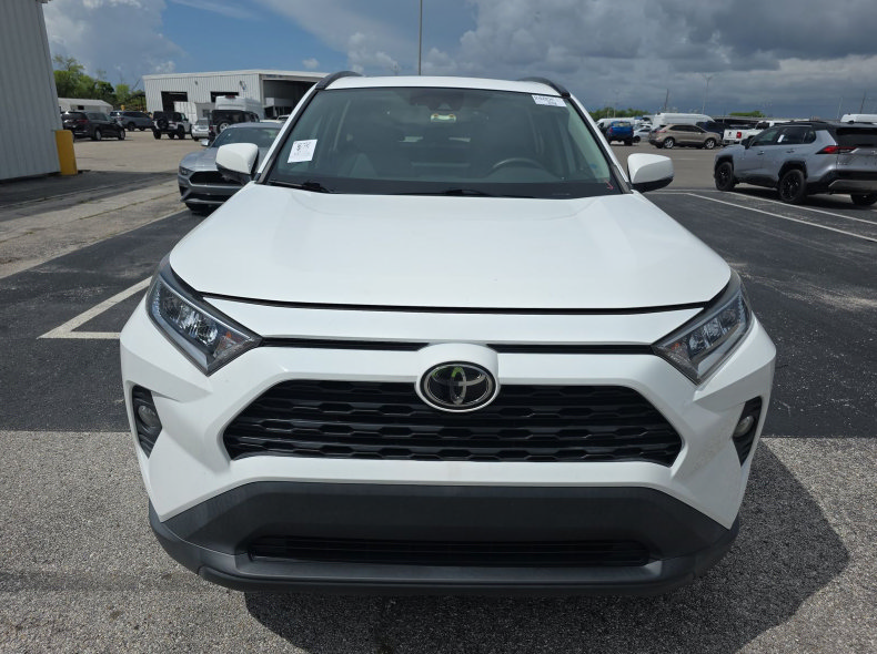 Used 2020 Toyota RAV4 XLE Premium FWD image 6