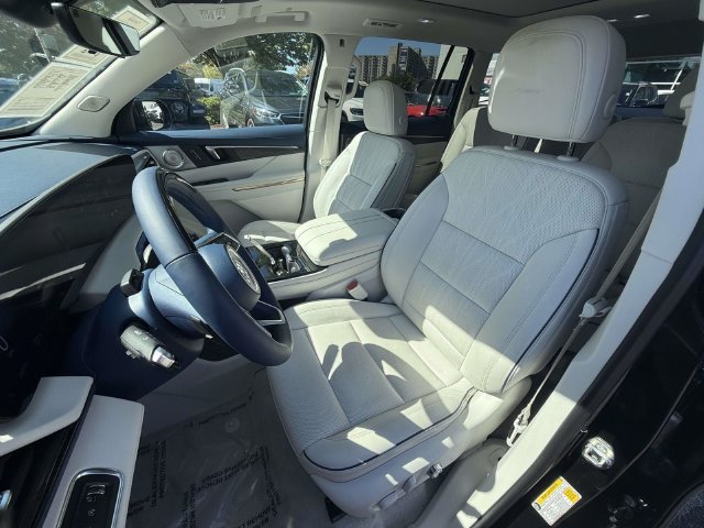 Used 2025 Buick Enclave Avenir w/ Super Cruise Package FWD image 21