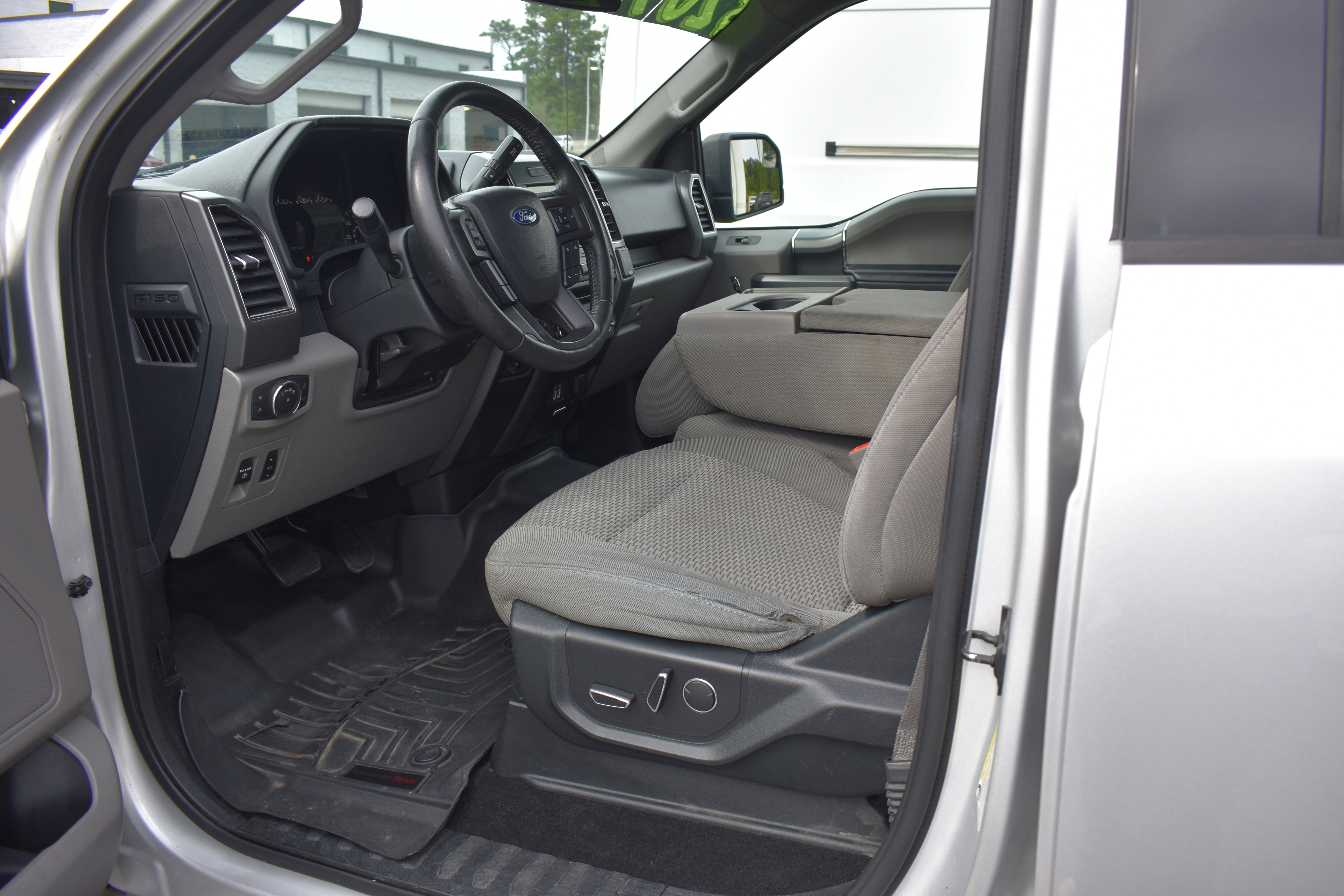 Used 2018 Ford F150 XLT w/ Equipment Group 302A Luxury image 12