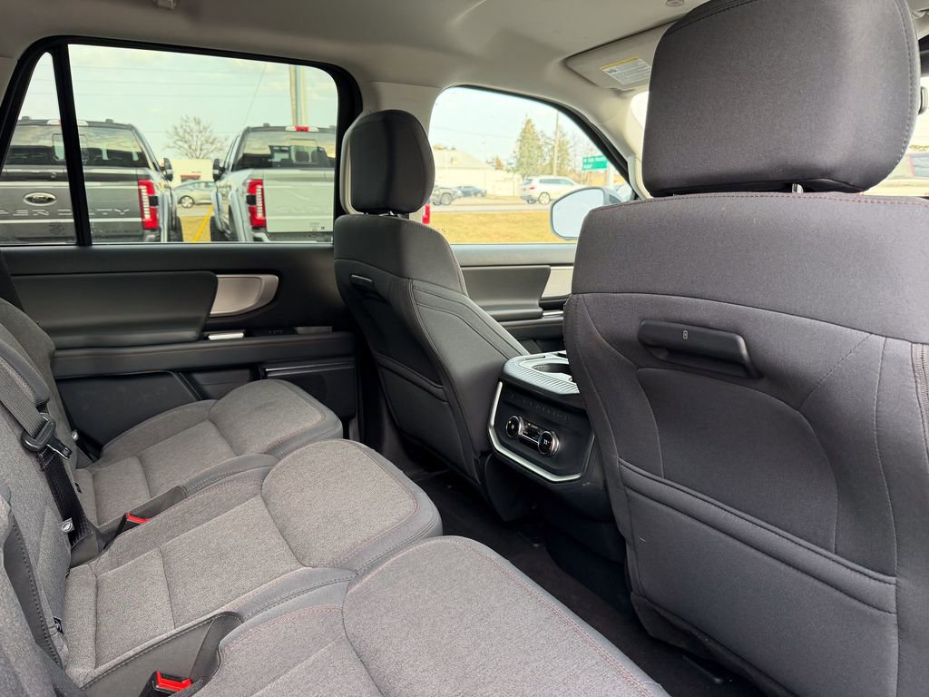 Used 2025 Ford Expedition Active image 22