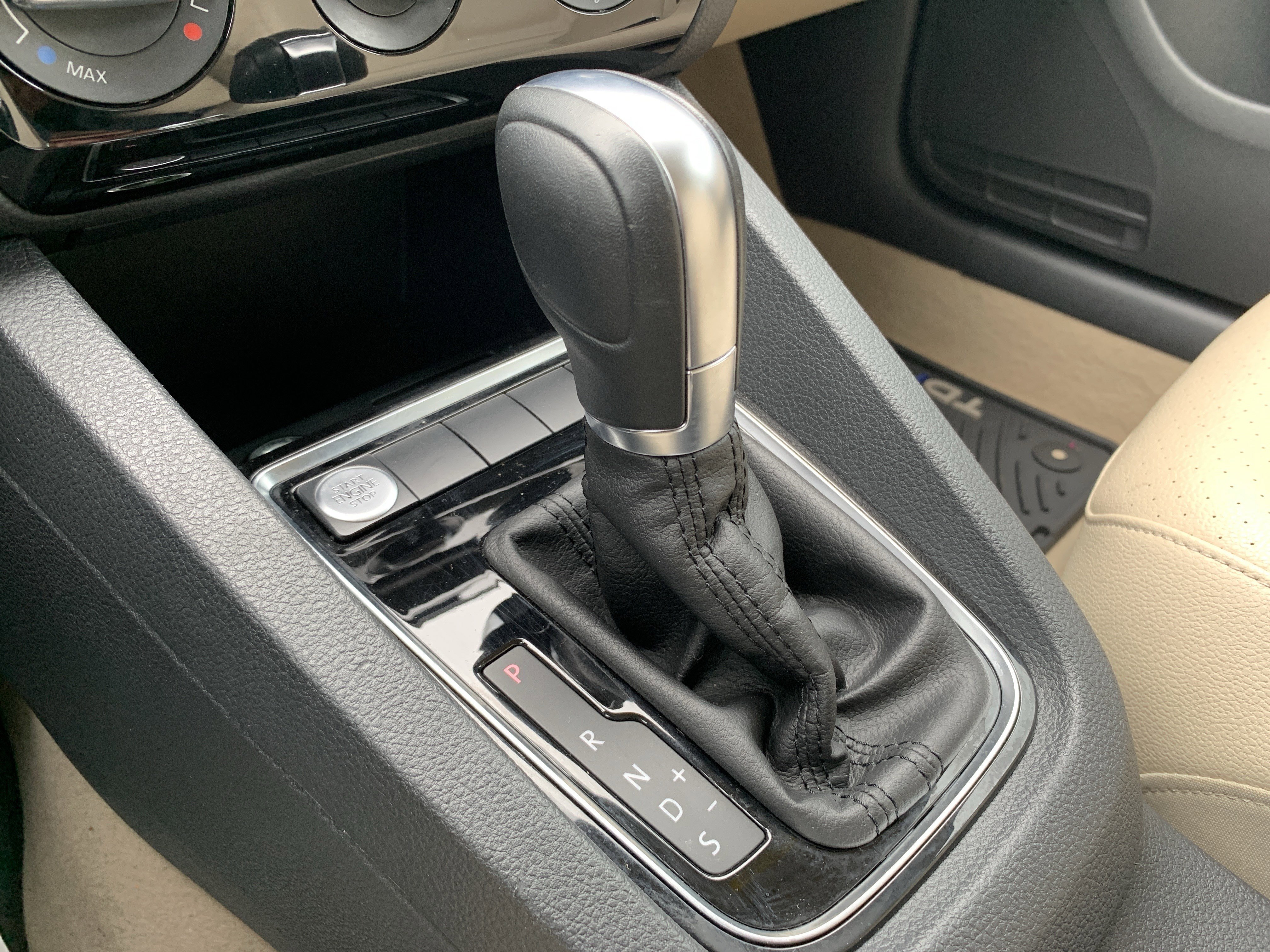 Used 2016 Volkswagen Jetta SEL FWD image 26