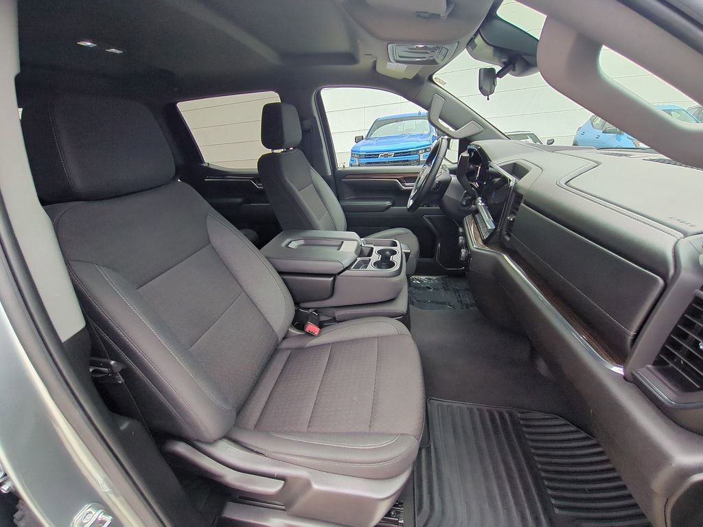 Used 2025 Chevrolet Silverado 1500 LT RWD image 34