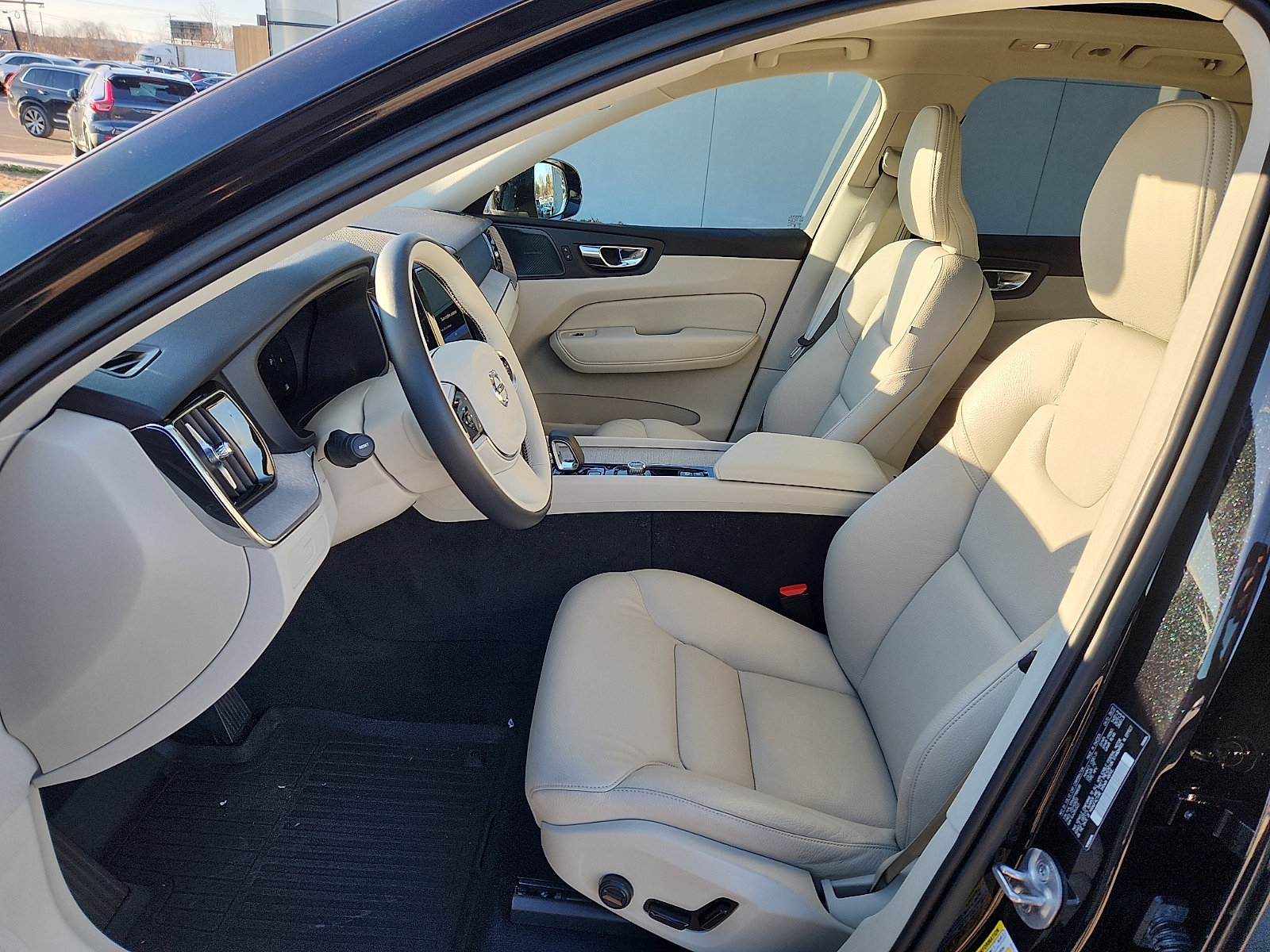 Certified 2023 Volvo XC60 B5 Plus w/ Climate Package image 15