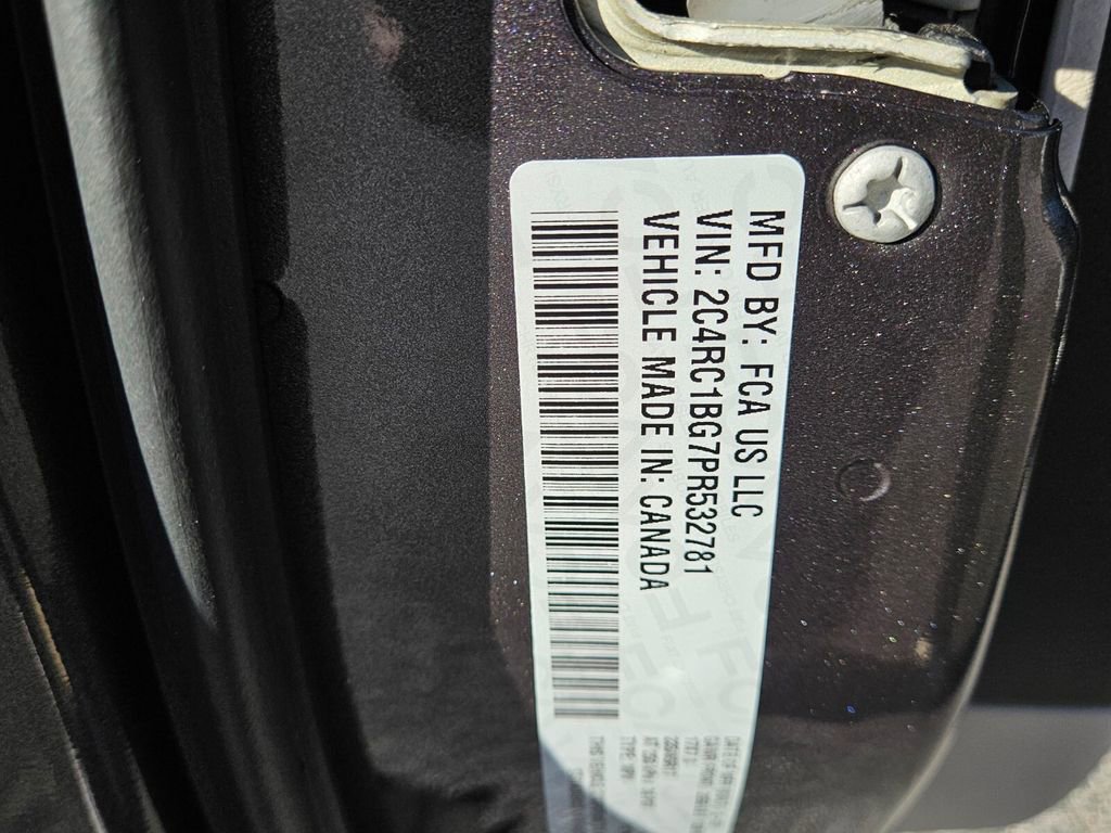 Used 2023 Chrysler Pacifica Touring-L image 6