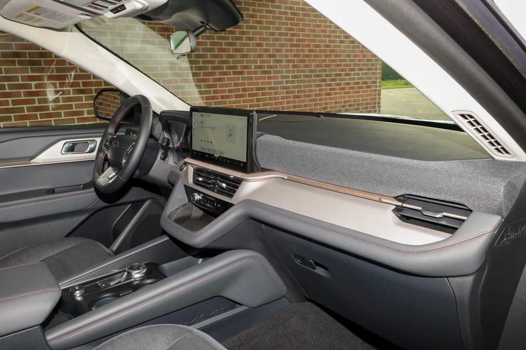 New 2026 Ford Explorer Active RWD image 23