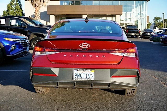 Used 2025 Hyundai Elantra Sport image 9