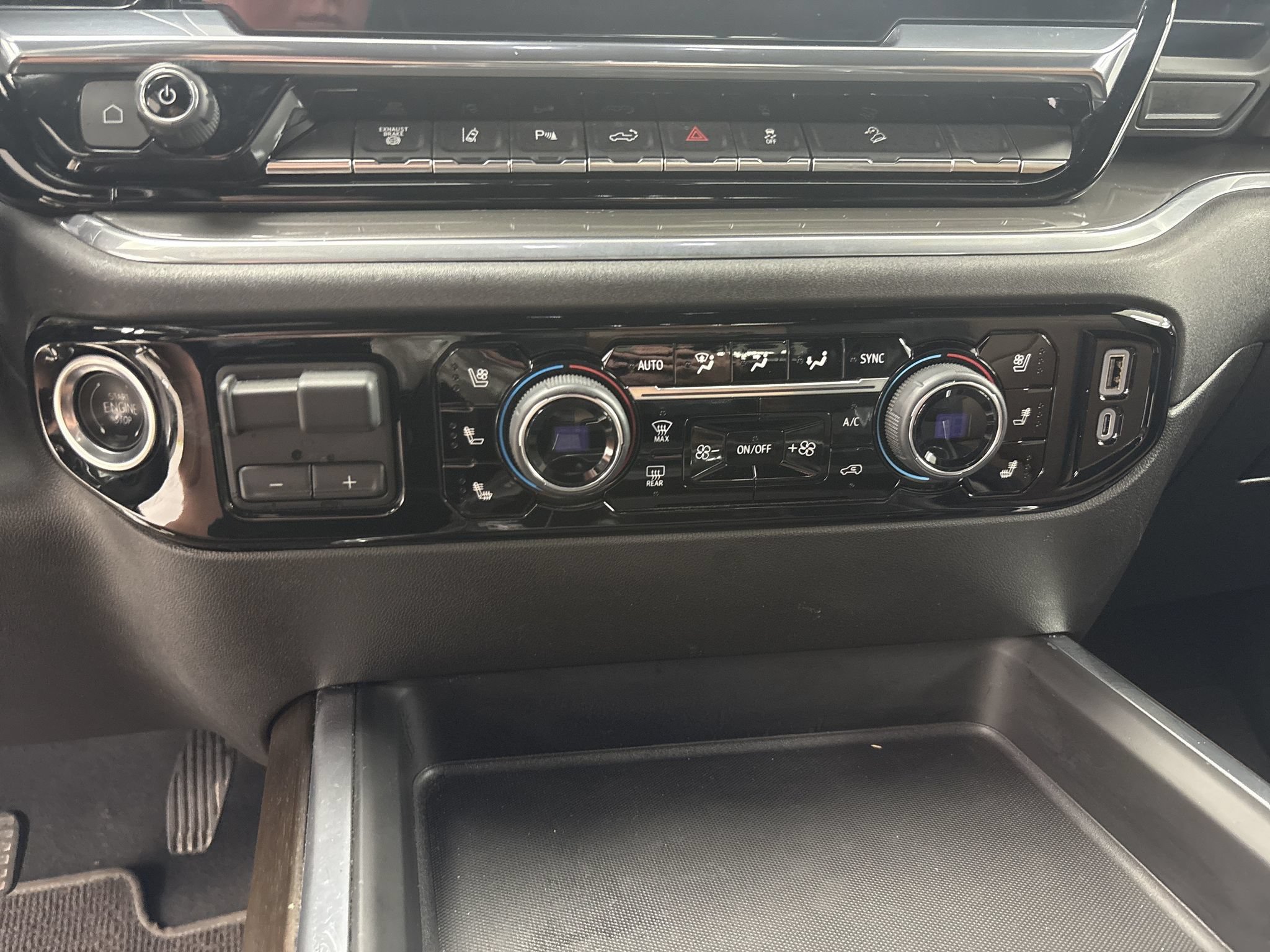 Used 2025 Chevrolet Silverado 2500 High Country w/ Technology Package AWD/4WD image 11